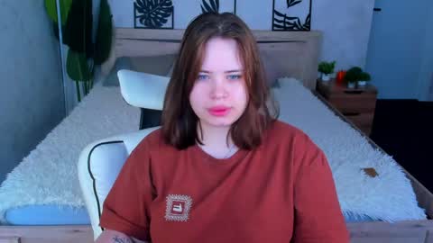 Snapshot of pauline_moore chatting on 27, 4, 2026 Erica online show from 27, 4, 2026