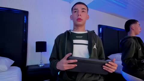 Snapshot of paulsaenz chatting on 28, 4, 2026 PaulSaenz online show from 28, 4, 2026