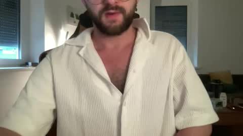 Snapshot of paulsimpsn chatting on 18, 11, 2025 love bush online show from 18, 11, 2025