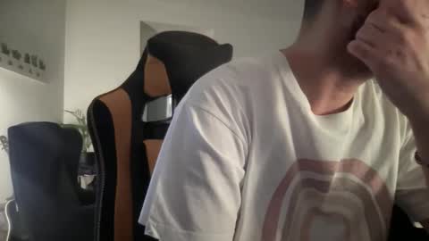 Snapshot of paulsimpsn chatting on 1, 12, 2025 love bush online show from 1, 12, 2025