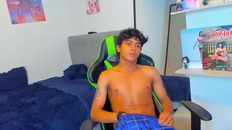 Snapshot of paultallx chatting on 21, 4, 2026 Paul online show from 21, 4, 2026