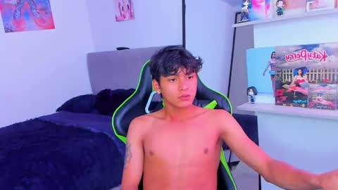 Snapshot of paultallx chatting on 22, 4, 2026 Paul online show from 22, 4, 2026