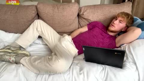 Snapshot of pavelrey chatting on 9, 4, 2026 Pavel online show from 9, 4, 2026