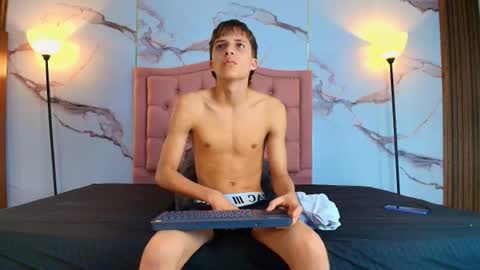 Snapshot of pavo_tv chatting on 5, 7, 2026 pavo_tv online show from 5, 7, 2026