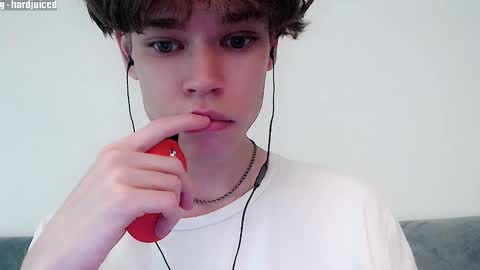 Snapshot of pawclaw chatting on 21, 10, 2025 pawclaw online show from 21, 10, 2025