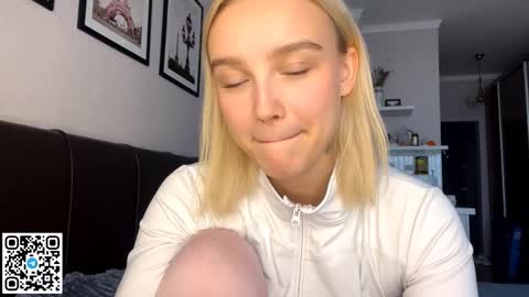 Snapshot of paztumminello chatting on 20, 10, 2025 Lola online show from 20, 10, 2025