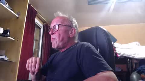 Snapshot of pc8474408 chatting on 11, 9, 2025 pc8474408 online show from 11, 9, 2025