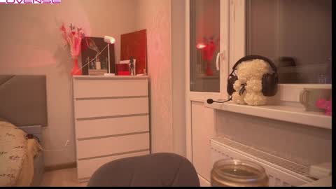 Snapshot of peaceful_oblivion chatting on 4, 3, 2025 Sandra Next Stream pm MSK 5 pm UTC1pm EDT online show from 4, 3, 2025