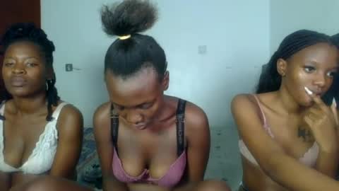 Snapshot of peach_ebonny chatting on 25, 6, 2026 peach_ebonny online show from 25, 6, 2026