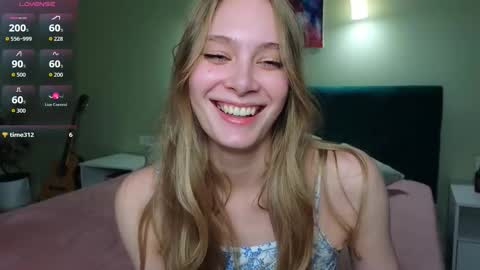 Snapshot of peachcreamcouple chatting on 9, 9, 2025 Lexy Peach online show from 9, 9, 2025