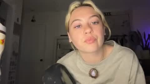Snapshot of peachesncreampiezz chatting on 13, 6, 2026 peachesncreampiezz online show from 13, 6, 2026