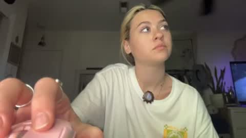 Snapshot of peachesncreampiezz chatting on 20, 6, 2026 peachesncreampiezz online show from 20, 6, 2026