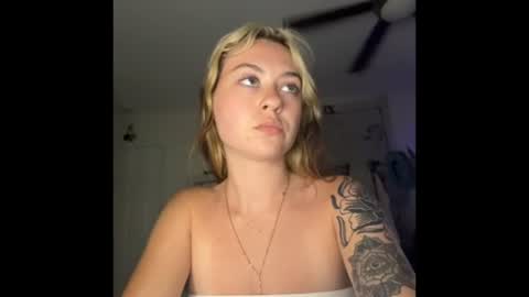 Snapshot of peachesncreampiezz chatting on 22, 6, 2026 peachesncreampiezz online show from 22, 6, 2026