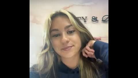 Snapshot of peachesncreampiezz chatting on 27, 6, 2026 peachesncreampiezz online show from 27, 6, 2026