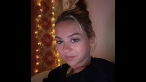 Snapshot of peachesncreampiezz chatting on 11, 7, 2026 peachesncreampiezz online show from 11, 7, 2026