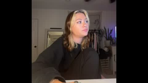 Snapshot of peachesncreampiezz chatting on 12, 7, 2026 peachesncreampiezz online show from 12, 7, 2026