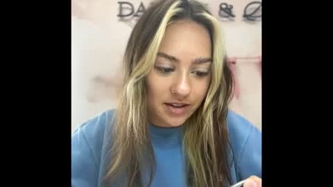 Snapshot of peachesncreampiezz chatting on 17, 7, 2026 peachesncreampiezz online show from 17, 7, 2026