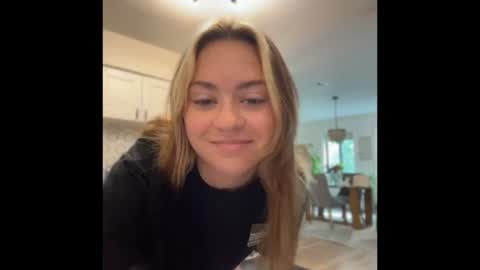 Snapshot of peachesncreampiezz chatting on 21, 7, 2026 peachesncreampiezz online show from 21, 7, 2026