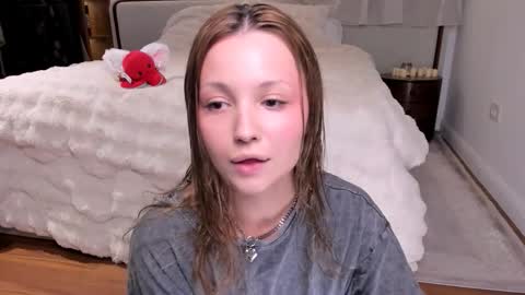 Snapshot of peachvibes chatting on 2, 11, 2025 Lili online show from 2, 11, 2025