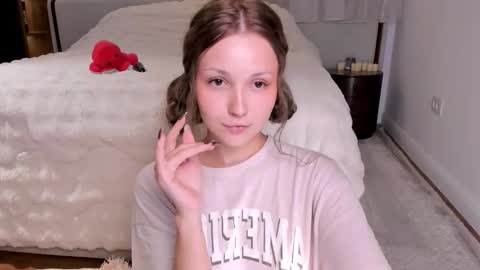 Snapshot of peachvibes chatting on 10, 11, 2025 Lili online show from 10, 11, 2025