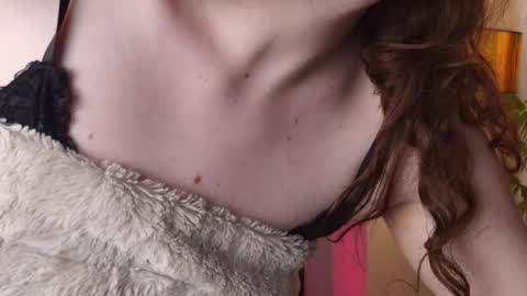 PeachyPixiee online show from 23, 9, 2025