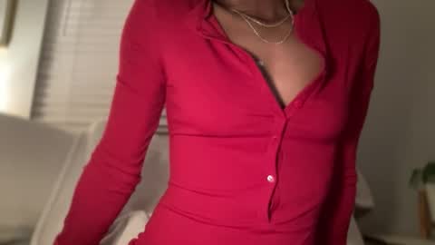 Snapshot of peachypr11ncess chatting on 1, 5, 2026 Peachy Keen Queen online show from 1, 5, 2026