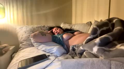 Snapshot of peachyxobsession chatting on 6, 4, 2026 PeachyObsession online show from 6, 4, 2026