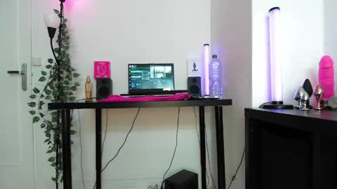 Help me to reach 200 thumbs up  online show from 27, 3, 2026