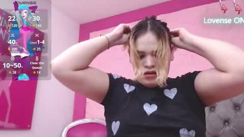 Snapshot of pearl_michelts chatting on 22, 10, 2025 michel online show from 22, 10, 2025