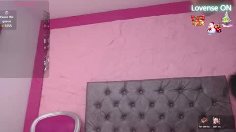 Snapshot of pearl_michelts chatting on 3, 12, 2025 michel online show from 3, 12, 2025