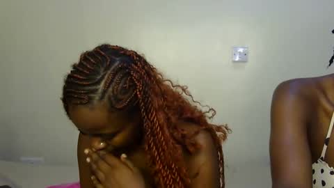 Snapshot of pearl_velvet chatting on 22, 12, 2025 vel online show from 22, 12, 2025