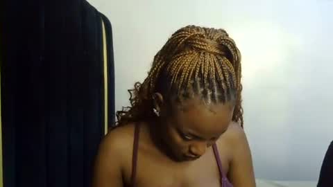 Snapshot of pearl_velvet chatting on 7, 3, 2026 vel online show from 7, 3, 2026