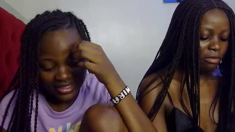 Snapshot of pearl_velvet chatting on 4, 4, 2026 vel online show from 4, 4, 2026