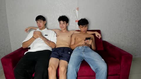 Snapshot of pelusos_mens chatting on 7, 1, 2025 CAIN-19 ALLEN-18 RONALD-18 AUSTIN-18 MOD DANTE online show from 7, 1, 2025