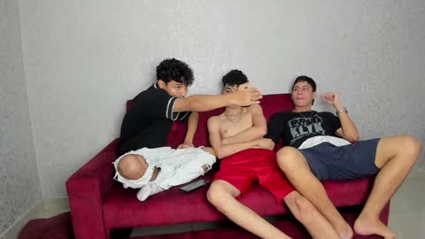 Snapshot of pelusos_mens chatting on 8, 1, 2025 CAIN-19 ALLEN-18 RONALD-18 AUSTIN-18 MOD DANTE online show from 8, 1, 2025