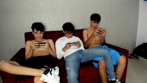 Snapshot of pelusos_mens chatting on 13, 1, 2025 CAIN-19 ALLEN-18 RONALD-18 AUSTIN-18 MOD DANTE online show from 13, 1, 2025