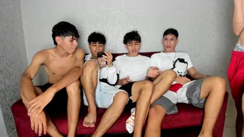 Snapshot of pelusos_mens chatting on 14, 1, 2025 CAIN-19 ALLEN-18 RONALD-18 AUSTIN-18 MOD DANTE online show from 14, 1, 2025