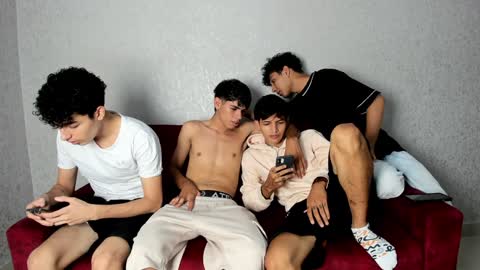 Snapshot of pelusos_mens chatting on 15, 1, 2025 CAIN-19 ALLEN-18 RONALD-18 AUSTIN-18 MOD DANTE online show from 15, 1, 2025