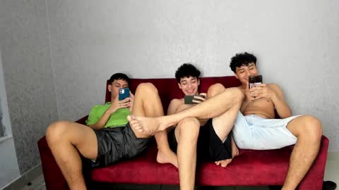 Snapshot of pelusos_mens chatting on 16, 1, 2025 CAIN-19 ALLEN-18 RONALD-18 AUSTIN-18 MOD DANTE online show from 16, 1, 2025