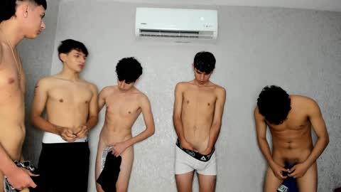 Snapshot of pelusos_mens chatting on 29, 1, 2025 CAIN-19 ALLEN-18 RONALD-18 AUSTIN-18 MOD DANTE online show from 29, 1, 2025