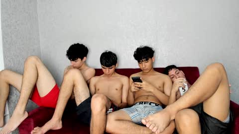 Snapshot of pelusos_mens chatting on 30, 1, 2025 CAIN-19 ALLEN-18 RONALD-18 AUSTIN-18 MOD DANTE online show from 30, 1, 2025