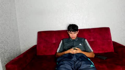 Snapshot of pelusos_mens chatting on 4, 2, 2025 CAIN-19 ALLEN-18 RONALD-18 AUSTIN-18 MOD DANTE online show from 4, 2, 2025