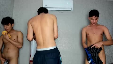 Snapshot of pelusos_mens chatting on 17, 2, 2025 CAIN-19 ALLEN-18 RONALD-18 AUSTIN-18 MOD DANTE online show from 17, 2, 2025