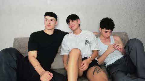 Snapshot of pelusos_mens chatting on 4, 10, 2025 CAIN-19 ALLEN-18 RONALD-18 AUSTIN-18 MOD DANTE online show from 4, 10, 2025