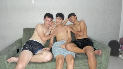 Snapshot of pelusos_mens chatting on 5, 5, 2026 CAIN-19 ALLEN-18 RONALD-18 AUSTIN-18 MOD DANTE online show from 5, 5, 2026
