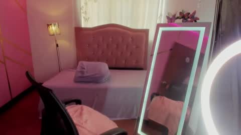 peneelopeecute online show from 9, 3, 2025