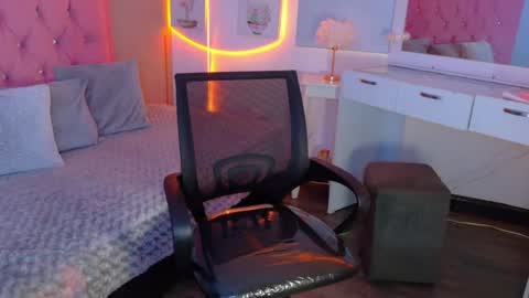 Snapshot of peneelopeecute chatting on 27, 7, 2026 peneelopeecute online show from 27, 7, 2026
