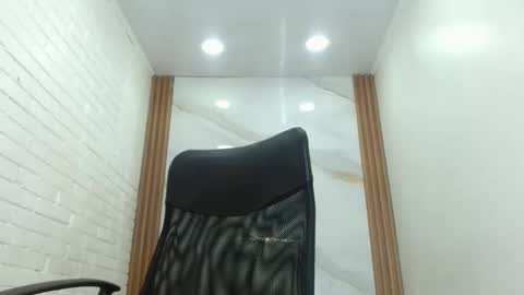 Snapshot of penelopee_rouse chatting on 14, 10, 2025 Penelopee Rouse online show from 14, 10, 2025