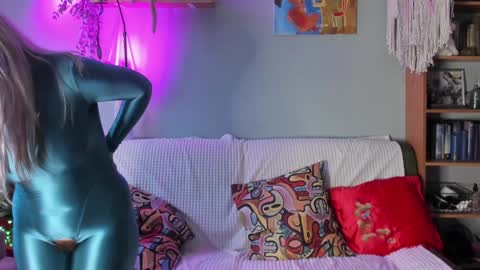 Snapshot of pepperage chatting on 27, 12, 2024 Olivia online show from 27, 12, 2024