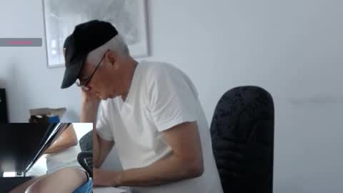 Snapshot of perdill chatting on 21, 4, 2026 Mr Pondaro online show from 21, 4, 2026